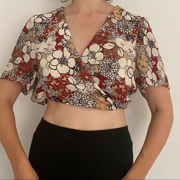 VINTAGE SILKY FLORAL PRINT RED CREAM CROPPED WRAP BLOUSE S-M - Picture 5 of 6